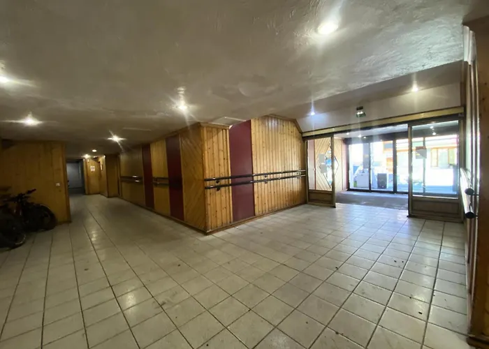 Neves - Location: Ensoleille Pour 4 Personnes Dans Un Quartier Anime Апартаменты *