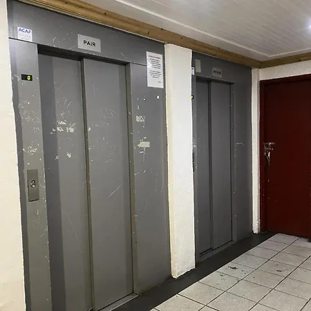 Neves - Location: Ensoleille Pour 4 Personnes Dans Un Quartier Anime 아파트 *
