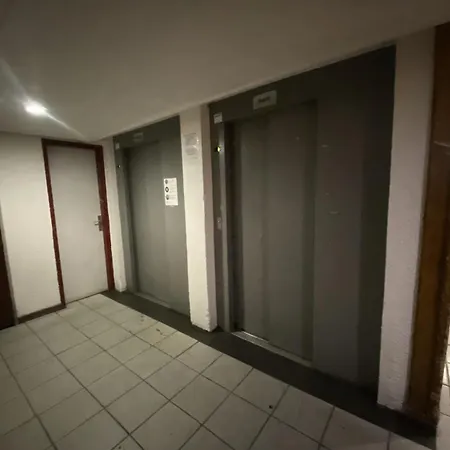 Neves - Location: Ensoleille Pour 4 Personnes Dans Un Quartier Anime *