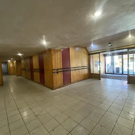 Neves - Location: Ensoleille Pour 4 Personnes Dans Un Quartier Anime アパート ヴァル・トランス