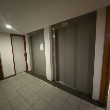 Neves - Location: Ensoleille Pour 4 Personnes Dans Un Quartier Anime * ヴァル・トランス