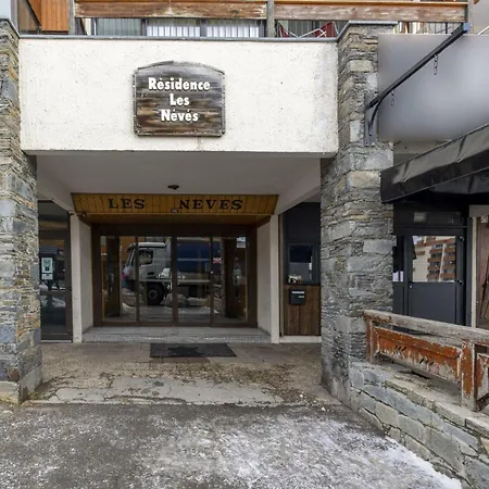 Neves - Location: Ensoleille Pour 4 Personnes Dans Un Quartier Anime ヴァル・トランス