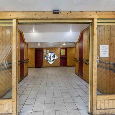 Neves - Location: Ensoleille Pour 4 Personnes Dans Un Quartier Anime ヴァル・トランス